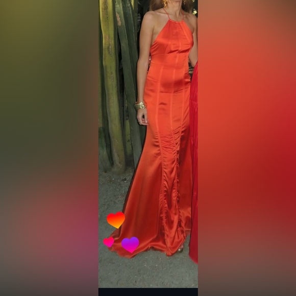 Elegant Red Maxi Dress - Picture 5 of 5